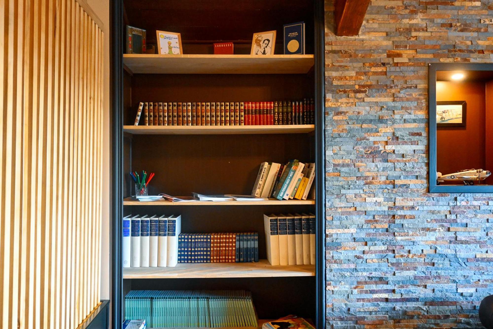 Logis Clermotel - Hotel & Restaurant Аньє Екстер'єр фото