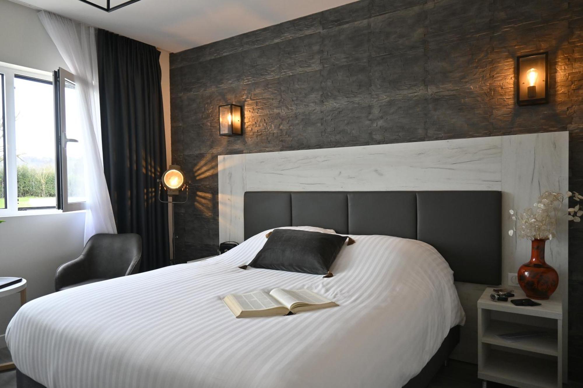 Logis Clermotel - Hotel & Restaurant Аньє Екстер'єр фото