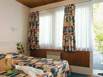 Logis Clermotel - Hotel & Restaurant Аньє Екстер'єр фото