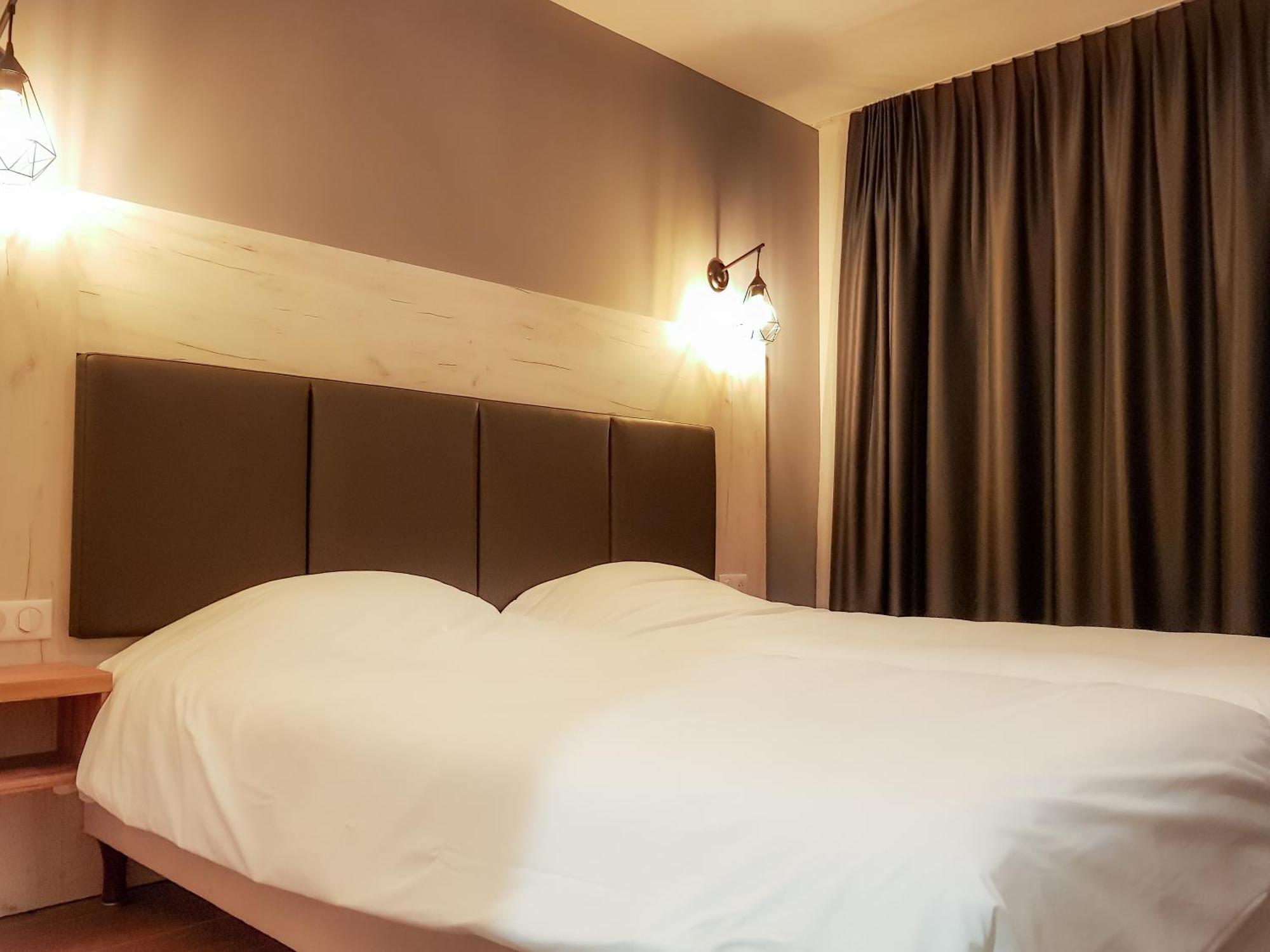 Logis Clermotel - Hotel & Restaurant Аньє Екстер'єр фото