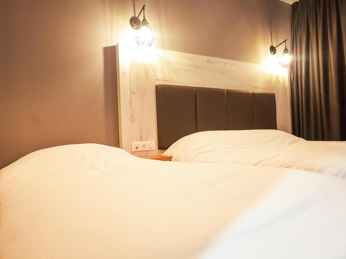 Logis Clermotel - Hotel & Restaurant Аньє Екстер'єр фото